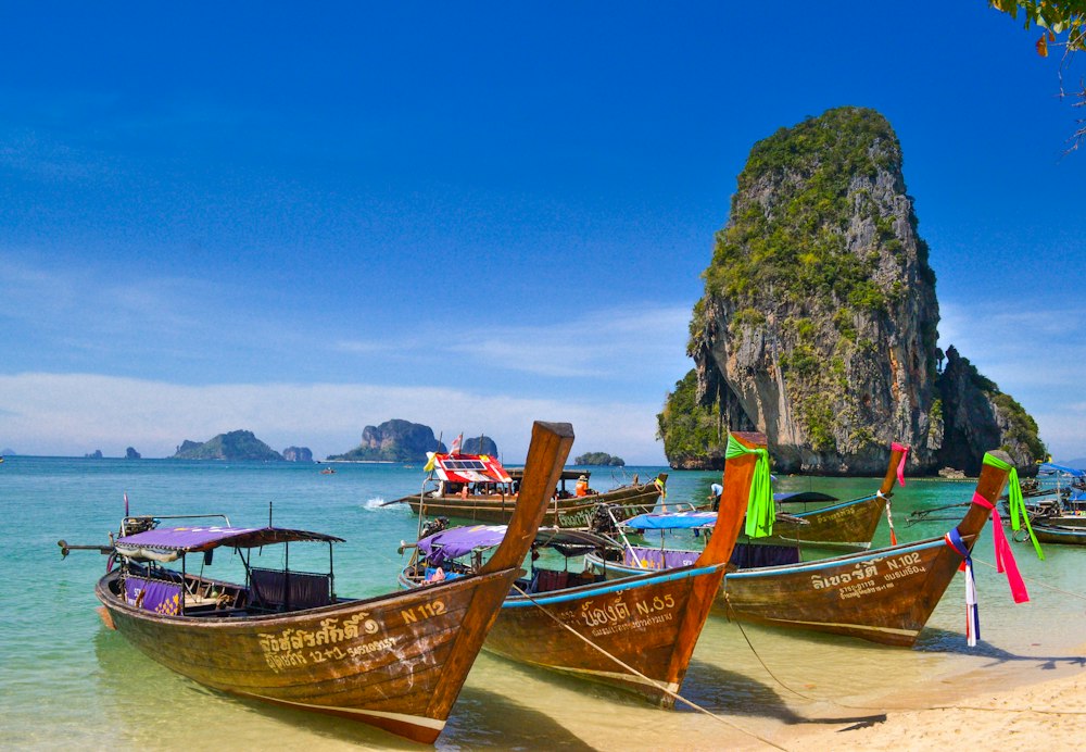 Thailand: temples, markets and island days